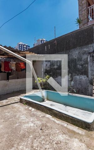 Casa à venda com 450m², 2 quartos e 4 vagas Casa à venda com 450m², 2 quartos e 4 vagasQuintal - Piscina