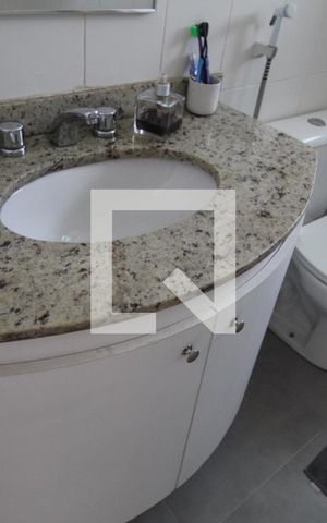 Apartamento à venda com 77m², 2 quartos e 1 vagaBanheiro da suíte 2