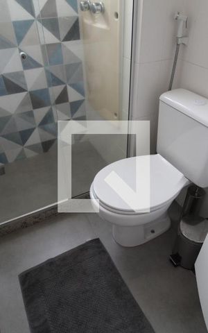 Apartamento à venda com 77m², 2 quartos e 1 vagaBanheiro da suíte um é canadense para a sala