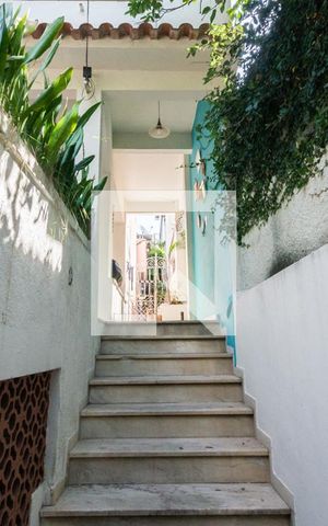 Casa à venda com 250m², 4 quartos e 2 vagasHall