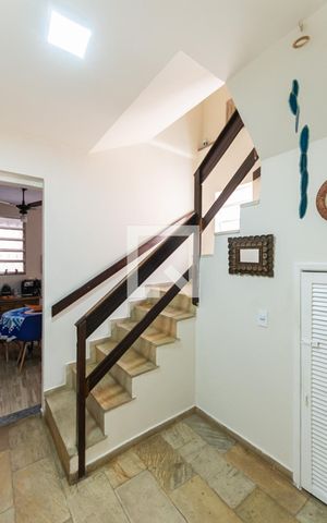 Casa à venda com 250m², 4 quartos e 2 vagasHall primeiro andar