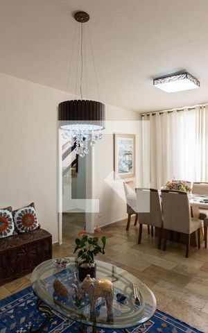 Casa à venda com 250m², 4 quartos e 2 vagasSala