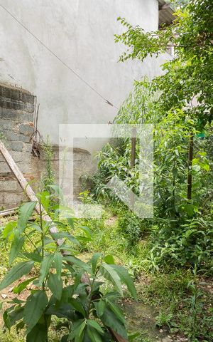 Casa à venda com 160m², 3 quartos e 2 vagas Casa à venda com 160m², 3 quartos e 2 vagasQuintal de trás