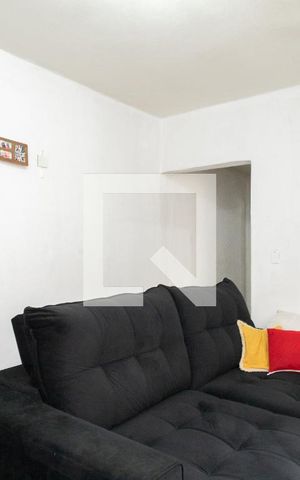 Casa à venda com 160m², 3 quartos e 2 vagas Casa à venda com 160m², 3 quartos e 2 vagasSala