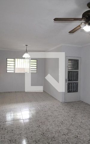 Casa à venda com 150m², 3 quartos e 2 vagasSala