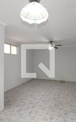 Casa à venda com 150m², 3 quartos e 2 vagasSala