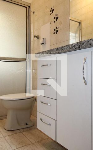 Casa à venda com 150m², 3 quartos e 2 vagasBanheiro da Suíte 1 - armário