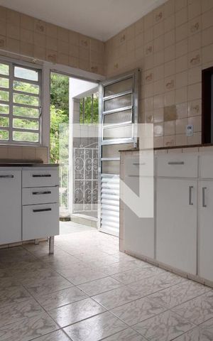 Casa à venda com 150m², 3 quartos e 2 vagasCozinha - Armários