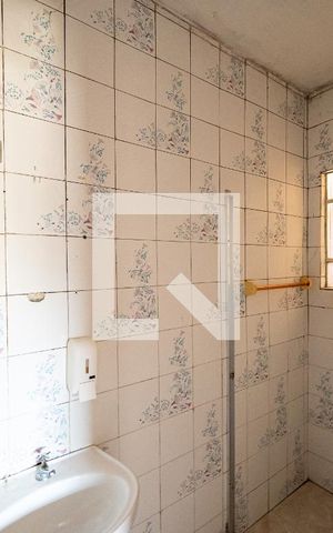 Casa para alugar com 120m², 3 quartos e 1 vaga Casa para alugar com 120m², 3 quartos e 1 vagaBanheiro Social
