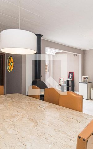 Casa à venda com 174m², 4 quartos e 2 vagasSala