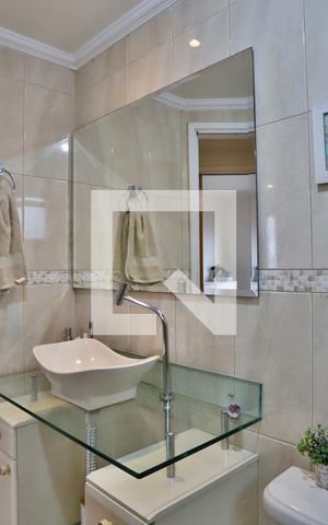 Apartamento à venda com 56m², 2 quartos e 1 vaga Apartamento à venda com 56m², 2 quartos e 1 vagaBanheiro