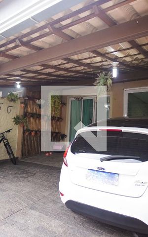 Casa à venda com 180m², 3 quartos e 5 vagas Casa à venda com 180m², 3 quartos e 5 vagasGaragem