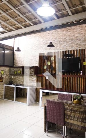 Casa à venda com 180m², 3 quartos e 5 vagas Casa à venda com 180m², 3 quartos e 5 vagasEspaço Gourmet