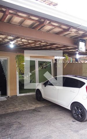 Casa à venda com 180m², 3 quartos e 5 vagas Casa à venda com 180m², 3 quartos e 5 vagasGaragem