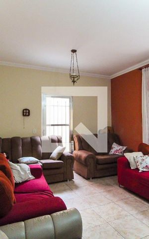 Casa à venda com 120m², 2 quartos e 2 vagas Casa à venda com 120m², 2 quartos e 2 vagasSala