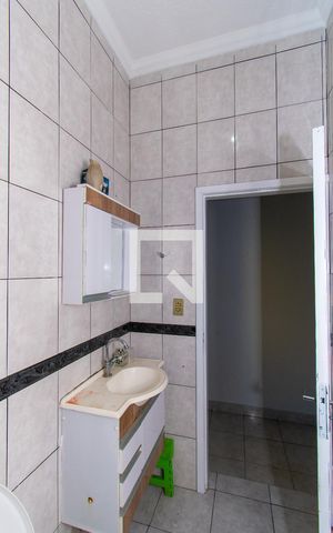 Casa para alugar com 100m², 2 quartos e 1 vaga Casa para alugar com 100m², 2 quartos e 1 vagaBanheiro