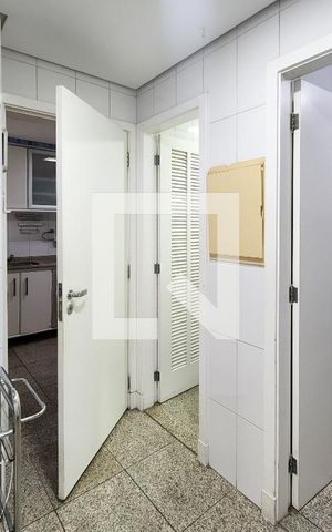 Casa para alugar com 293m², 4 quartos e 4 vagas Casa para alugar com 293m², 4 quartos e 4 vagasÁrea de Serviço