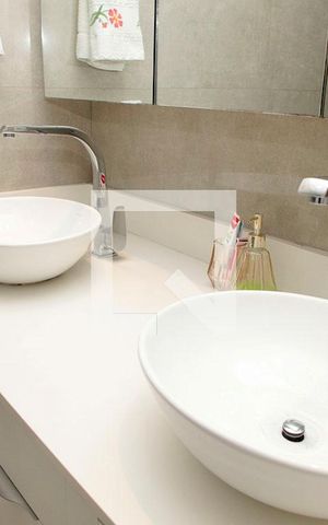 Apartamento à venda com 235m², 3 quartos e 2 vagasBanheiro Quarto 1 Suíte
