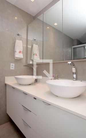 Apartamento à venda com 235m², 3 quartos e 2 vagasBanheiro Quarto 1 Suíte