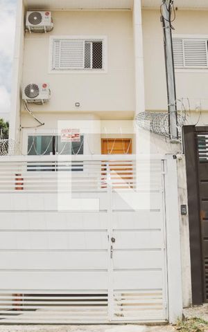 Casa à venda com 174m², 3 quartos e 3 vagas Casa à venda com 174m², 3 quartos e 3 vagasFachada