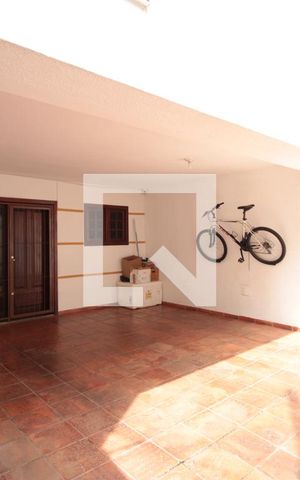 Casa à venda com 250m², 4 quartos e 2 vagasGaragem
