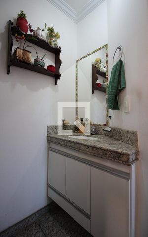 Casa à venda com 250m², 4 quartos e 2 vagasLavabo