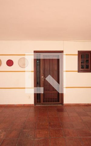 Casa à venda com 250m², 4 quartos e 2 vagasGaragem