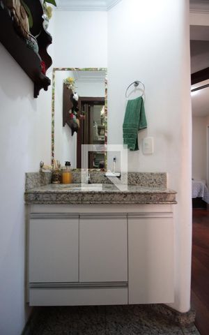 Casa à venda com 250m², 4 quartos e 2 vagasLavabo