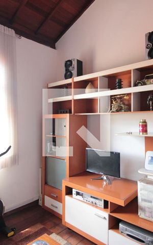 Casa à venda com 250m², 4 quartos e 2 vagasSala de TV