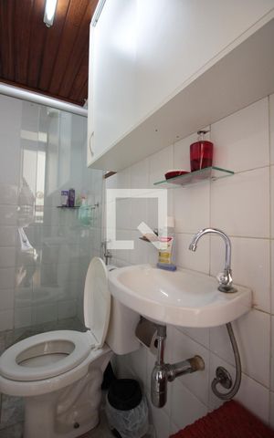 Casa à venda com 250m², 4 quartos e 2 vagasBanheiro de Hóspedes
