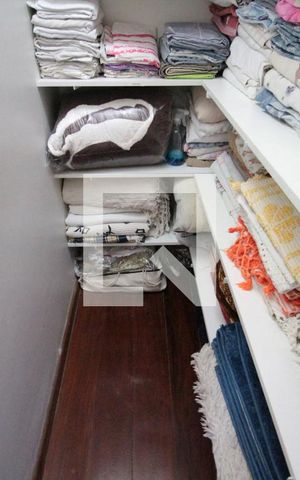 Casa à venda com 250m², 4 quartos e 2 vagasRoupeiro