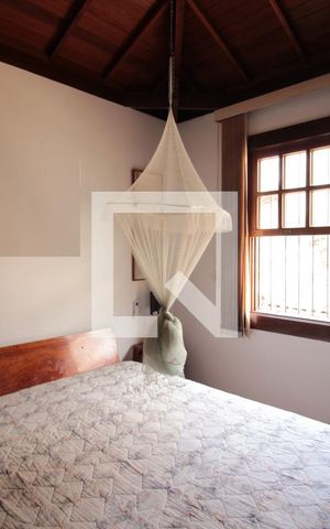 Casa à venda com 250m², 4 quartos e 2 vagasSuite
