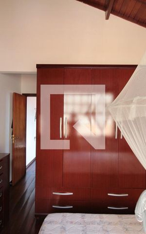 Casa à venda com 250m², 4 quartos e 2 vagasSuite