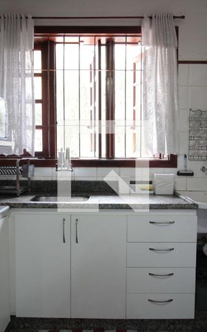 Casa à venda com 250m², 4 quartos e 2 vagasCozinha
