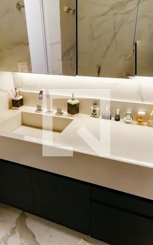 Apartamento à venda com 183m², 4 quartos e 2 vagas Apartamento à venda com 183m², 4 quartos e 2 vagasBanheiro da Suíte 1