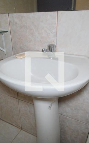 Apartamento para alugar com 60m², 2 quartos e sem vagaBanheiro