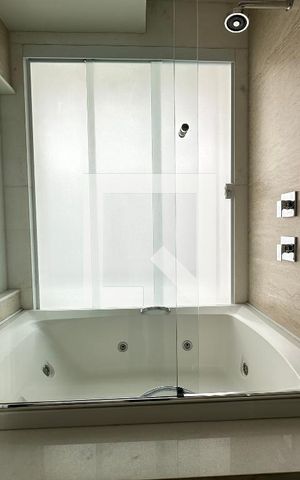 Apartamento à venda com 350m², 4 quartos e 4 vagas Apartamento à venda com 350m², 4 quartos e 4 vagasBanheiro 2