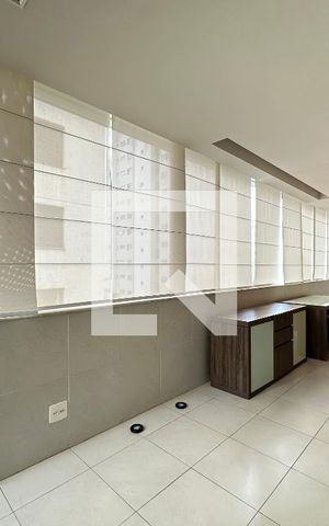 Apartamento à venda com 350m², 4 quartos e 4 vagas Apartamento à venda com 350m², 4 quartos e 4 vagasCozinha