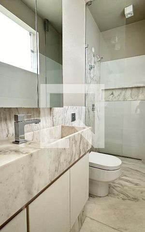 Apartamento à venda com 350m², 4 quartos e 4 vagas Apartamento à venda com 350m², 4 quartos e 4 vagasBanheiro 3