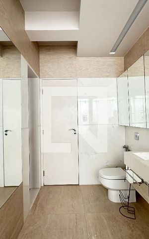 Apartamento à venda com 350m², 4 quartos e 4 vagas Apartamento à venda com 350m², 4 quartos e 4 vagasBanheiro 2