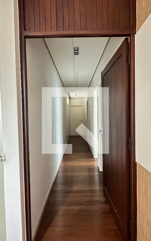 Apartamento à venda com 350m², 4 quartos e 4 vagas Apartamento à venda com 350m², 4 quartos e 4 vagasCorredor