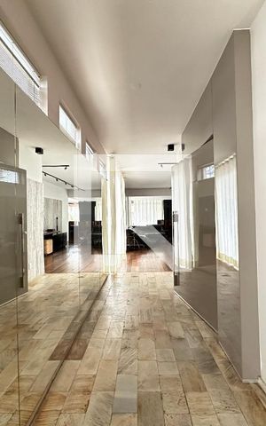Apartamento à venda com 350m², 4 quartos e 4 vagas Apartamento à venda com 350m², 4 quartos e 4 vagasEntrada