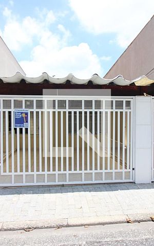 Casa à venda com 261m², 4 quartos e 2 vagasFachada 