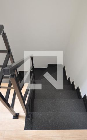Casa à venda com 110m², 3 quartos e 3 vagasEscada