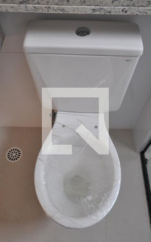 Casa à venda com 110m², 3 quartos e 3 vagasBanheiro da Suite 2