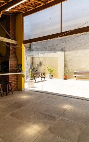 Casa à venda com 252m², 3 quartos e 3 vagas Casa à venda com 252m², 3 quartos e 3 vagasQuintal Coberto