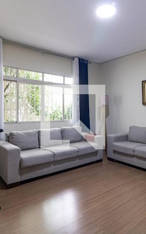 Casa à venda com 252m², 3 quartos e 3 vagas Casa à venda com 252m², 3 quartos e 3 vagasSala