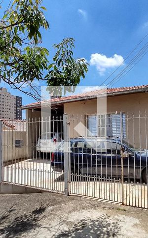 Casa à venda com 252m², 3 quartos e 3 vagas Casa à venda com 252m², 3 quartos e 3 vagasFachada
