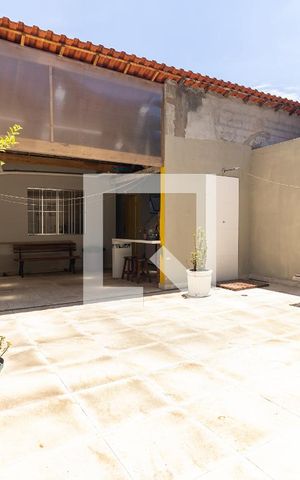 Casa à venda com 252m², 3 quartos e 3 vagas Casa à venda com 252m², 3 quartos e 3 vagasQuintal