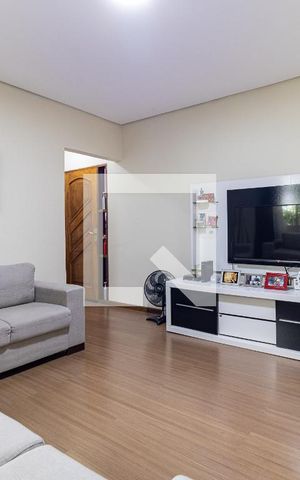 Casa à venda com 252m², 3 quartos e 3 vagas Casa à venda com 252m², 3 quartos e 3 vagasSala